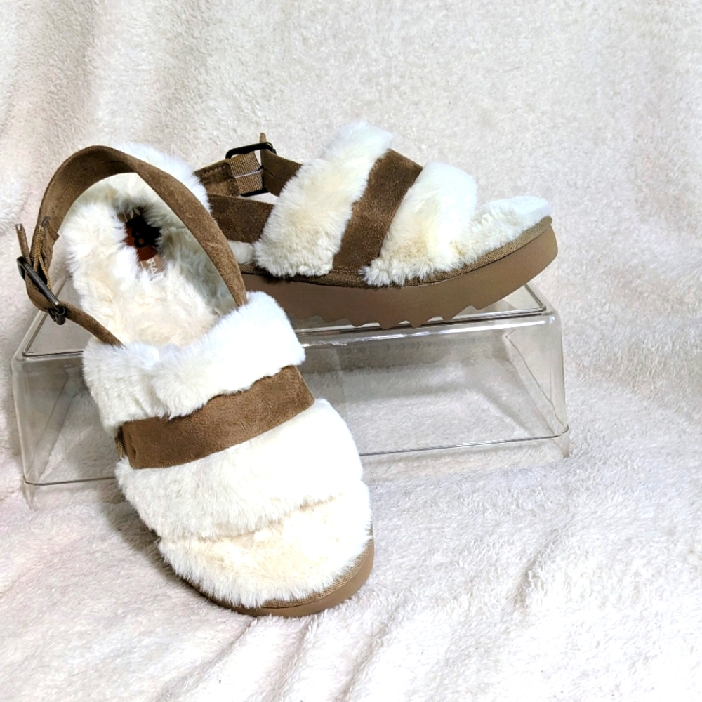 NWOT Koolaburra by UGG  Women's Faux-Fur Slipper Sandals, Tan &‎ Cream | Size 8